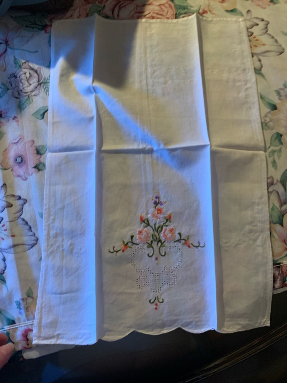 Table cloth with a nice design.